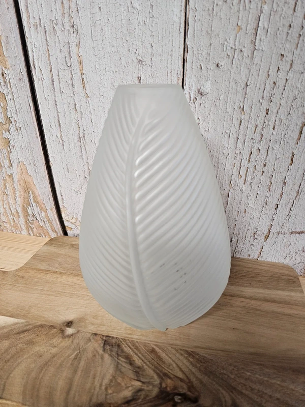 Flaschenvase mit Blattstruktur, Glas, milchig, 22cm, Ø14cm