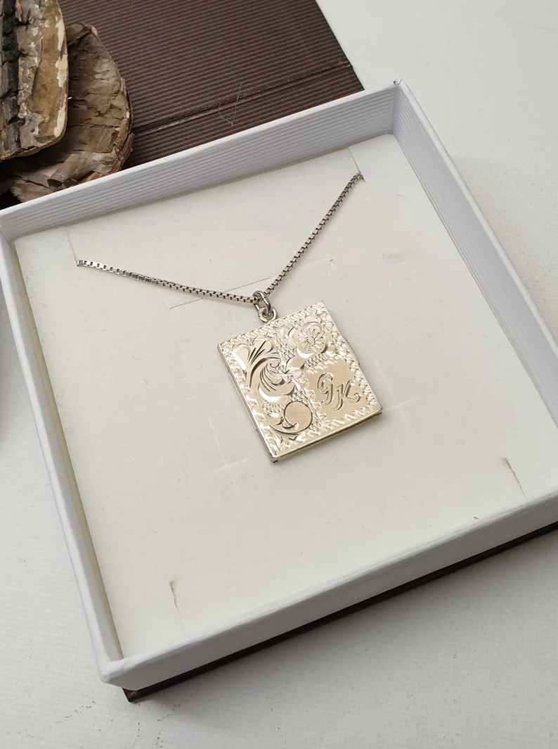 Nostalgischer Anhänger Medaillon Buch Initialen Buchstaben "GK" Silber 800 Shabby Vintage selten rar SKA1752