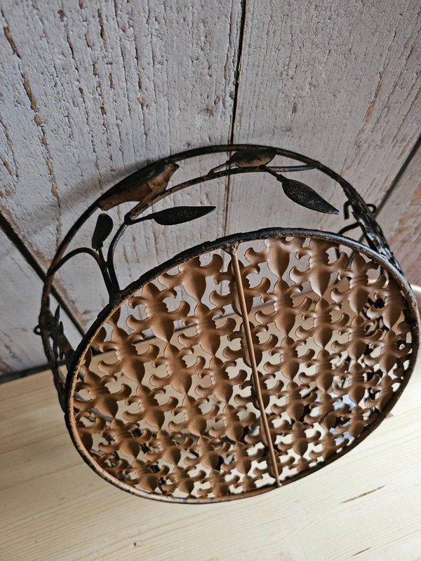 Korb rund Eisen lackiert Braun mit Patina Höhe 11 cm Durchmesser 32 cm