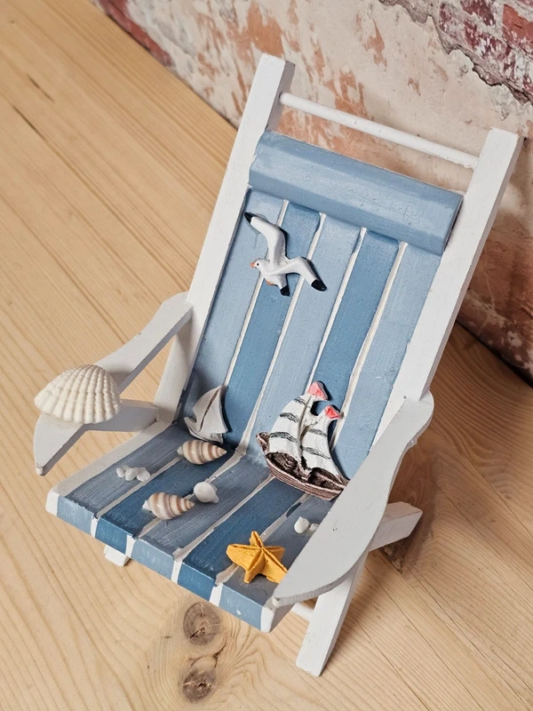 Deko Liegestuhl aus Holz