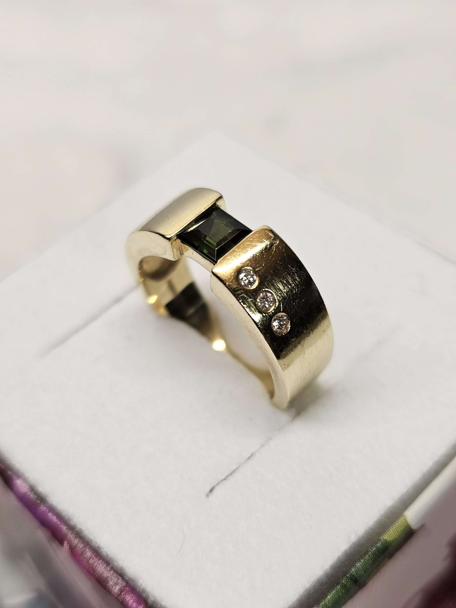 16,9 mm Goldring Ring Gold 585 Peridot & Diamantsteinchen Vintage Eleganz GR165