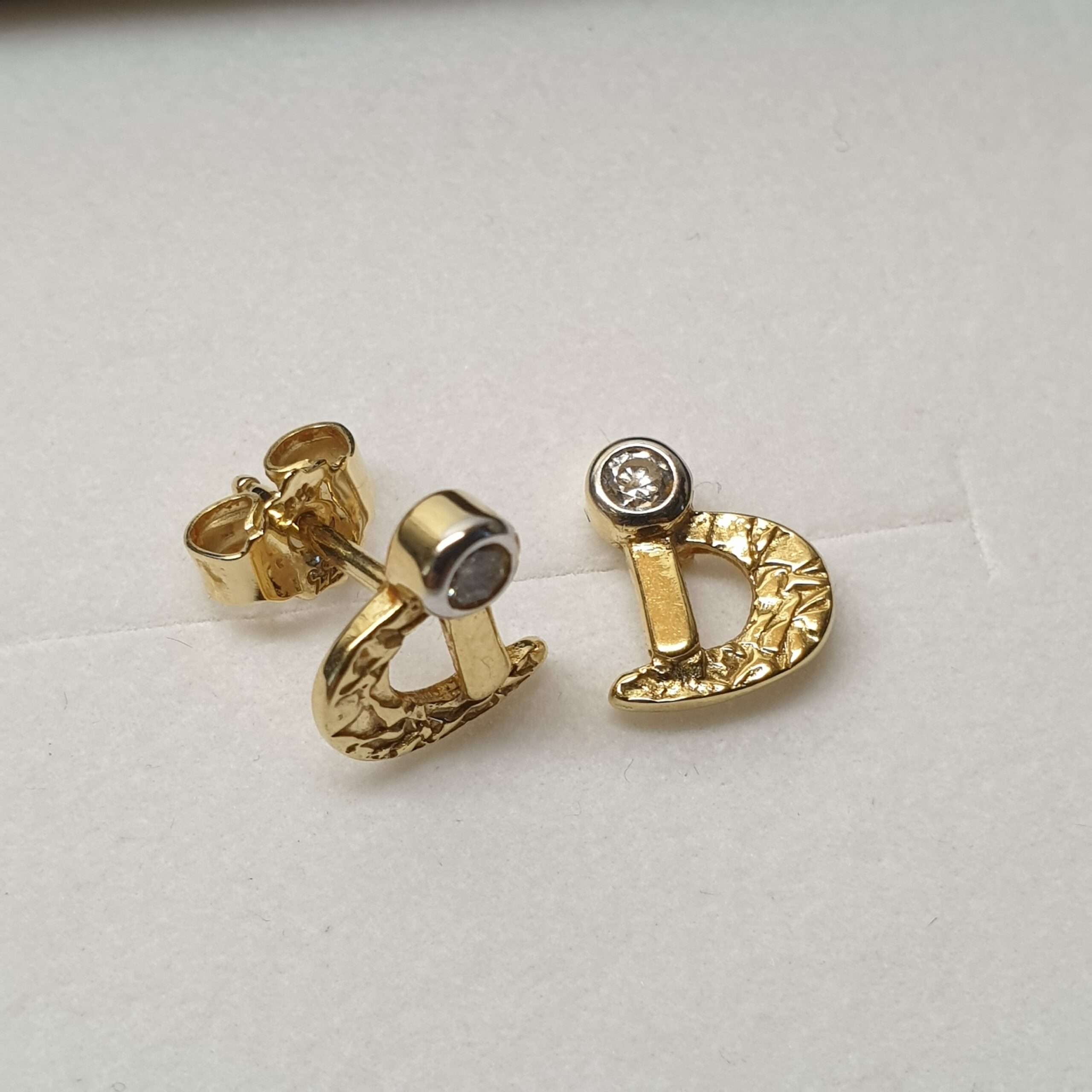 Design Ohrringe Ohrstecker Gold 333 Kristalle klar edel Vintage OR126