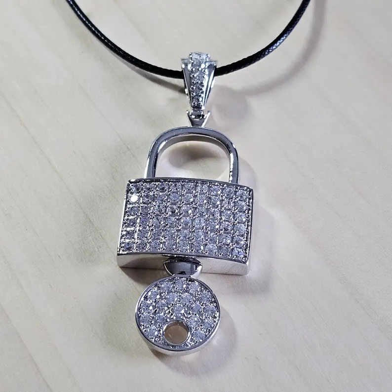 Anhänger Taschenanhänger Kettenanhänger prachtvoll Schloss Liebesschloss ohne Kette Silber 925 Kristallsteinchen klar Vintage edel SKA1590