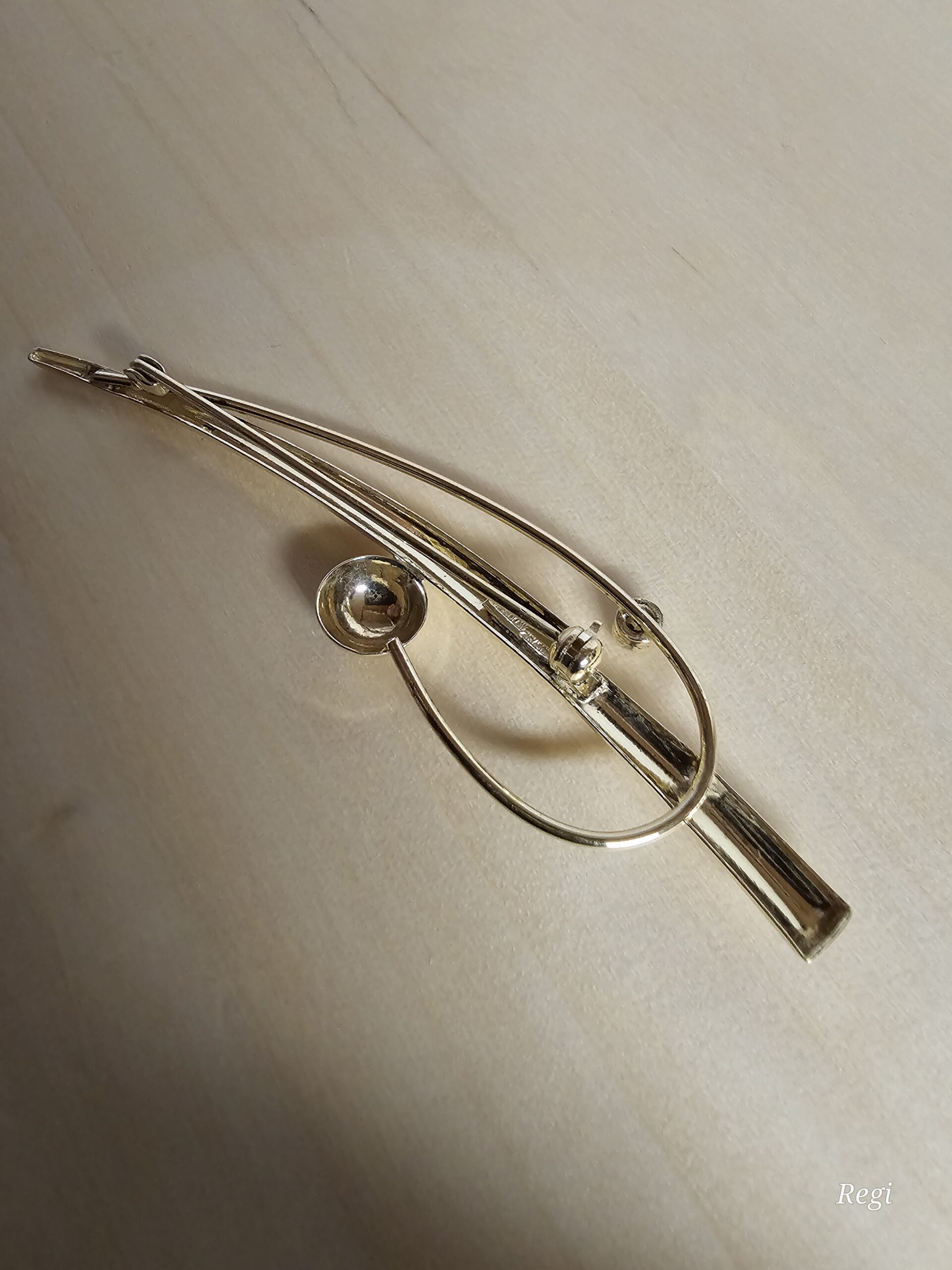 Nostalgische Shabby Vintage Anstecknadel Brosche mit einem kleinen Kristallsteinchen Amerik Doublé vergoldet selten rar MBR106