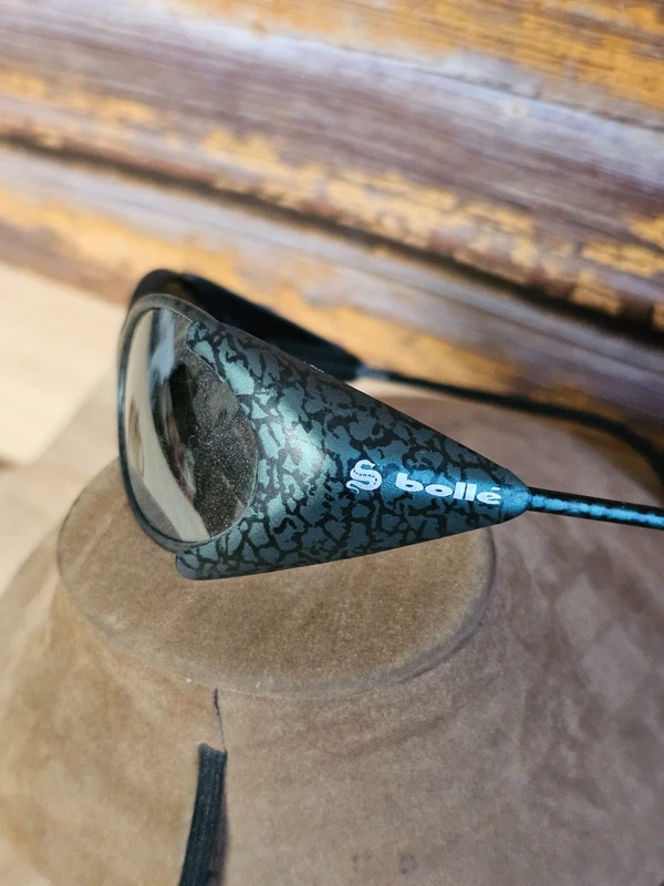 Bolle Aaja, Vintage 90er Silber verspiegelte Gläser Seitenschilde kleine ovale Sonnenbrille Damen