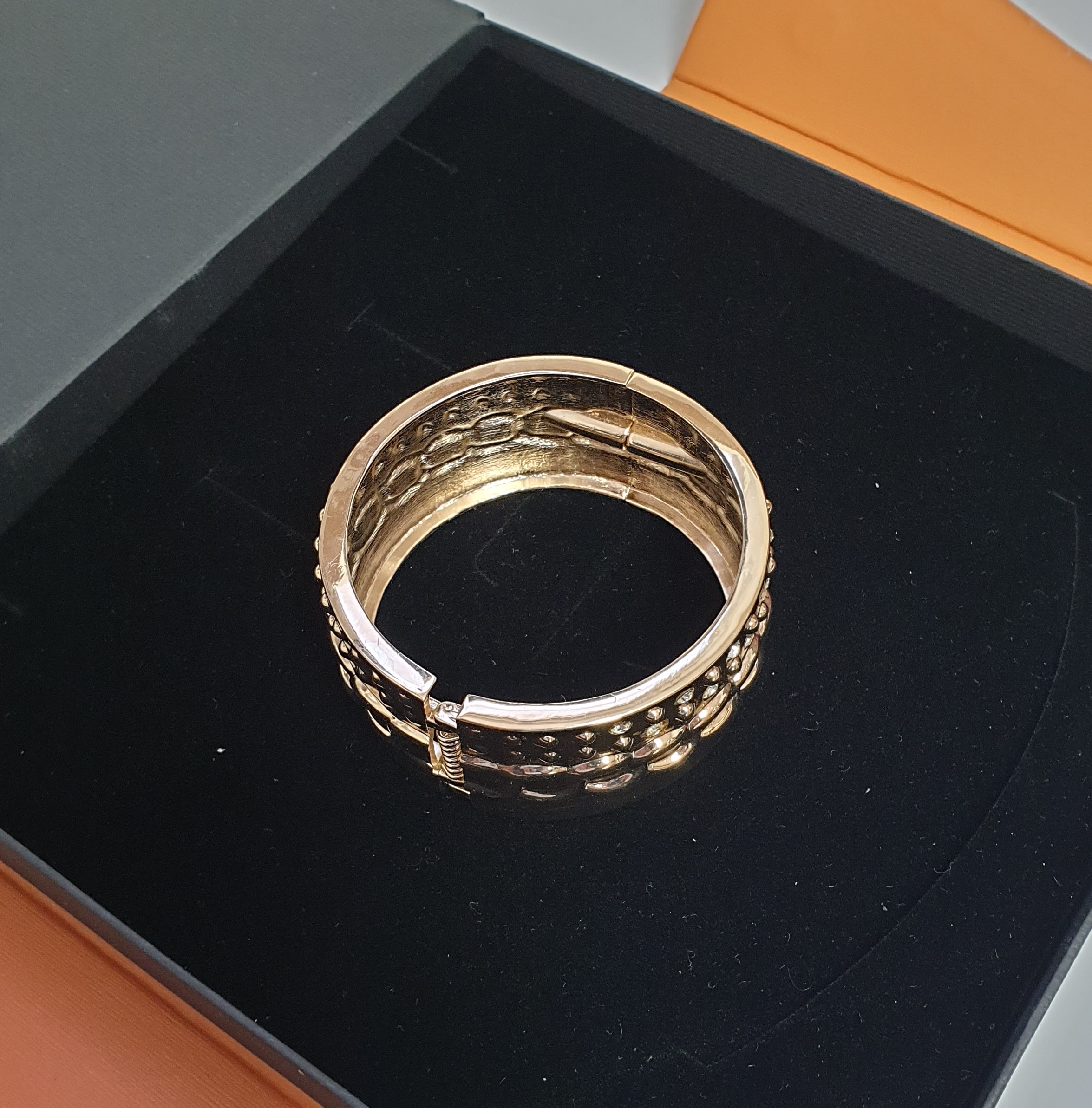 Breites Armband vergoldet Kristalle klar Vintage elegant MAB102