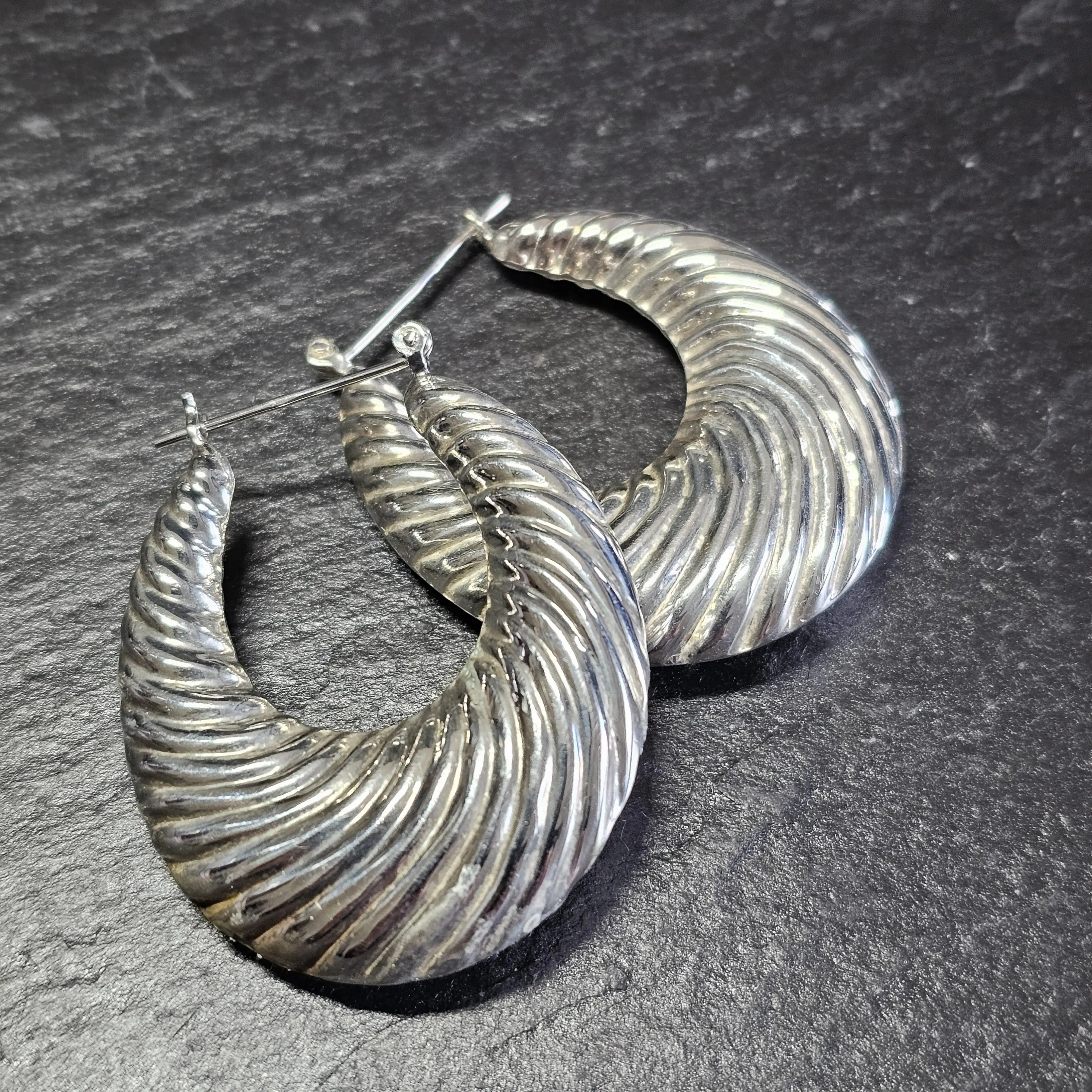 Stylische Creolen Ohrringe groß Silber Design Vintage Eleganz SO490
