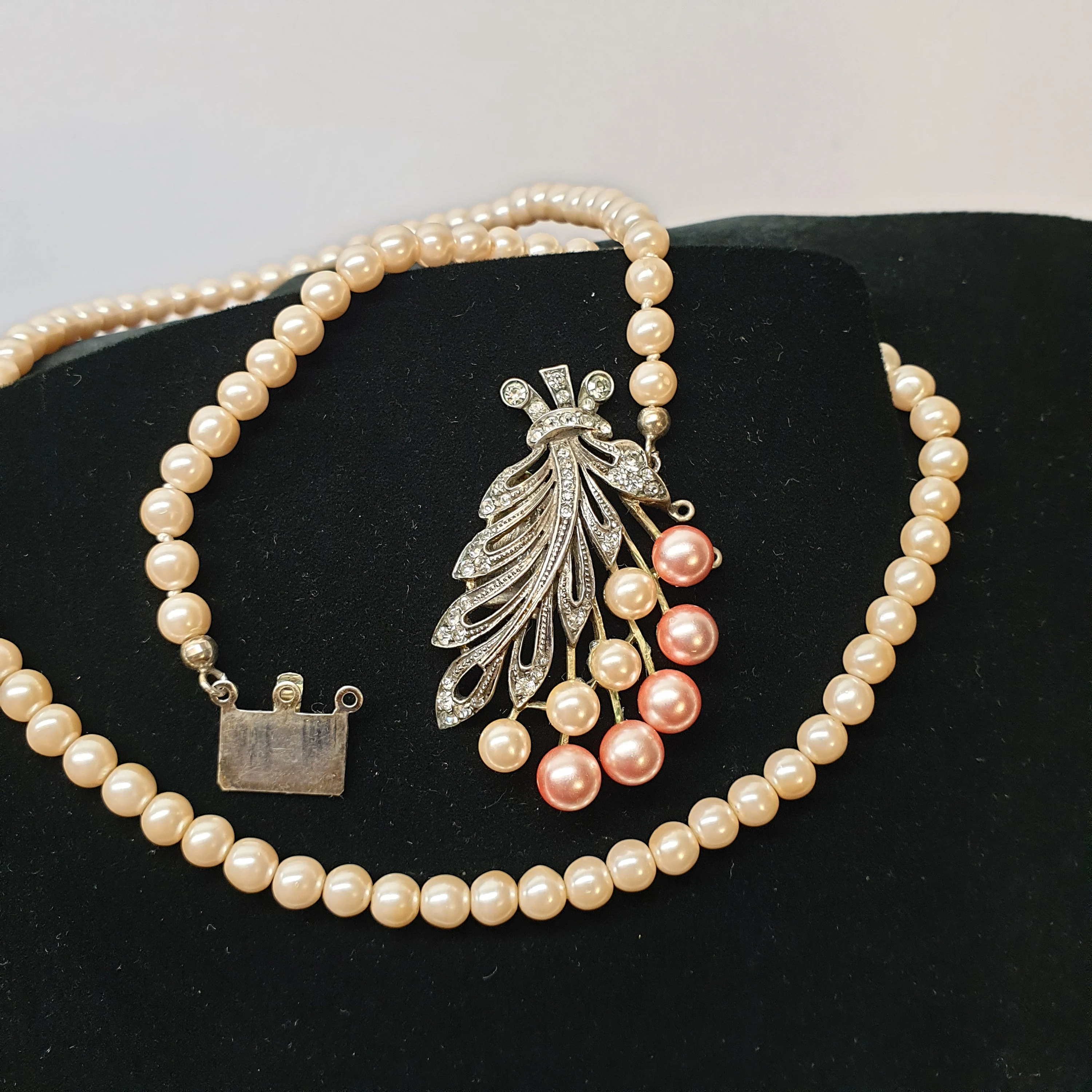 45 cm Halskette Kette Perlenkette Perlen cremefarben rosa rosé Verschluss Silber 835 Kristalle klar Shabby Vintage selten rar SK1466