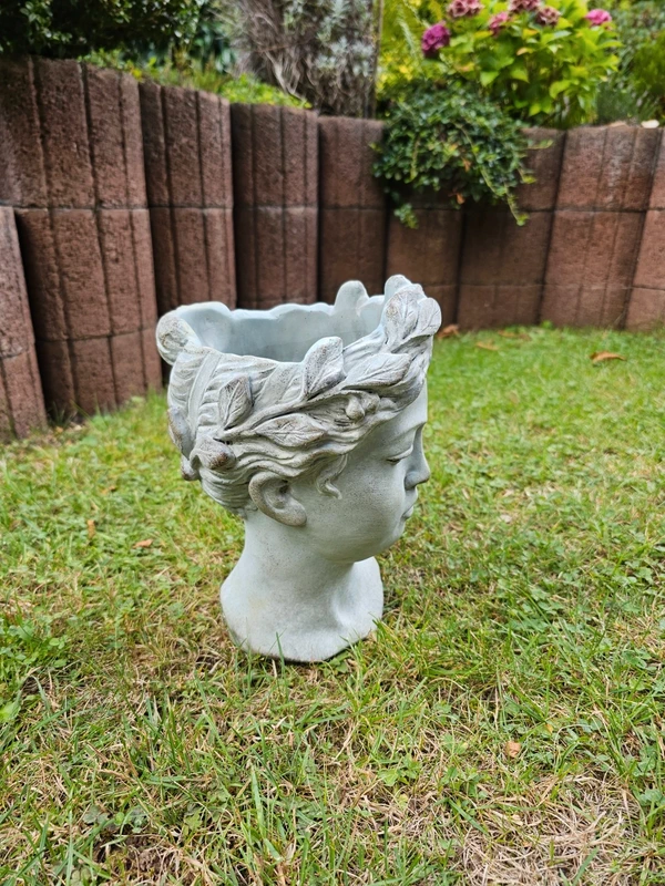 Pflanzbüste Pflanztopf Kopf Skulptur aus Keramik