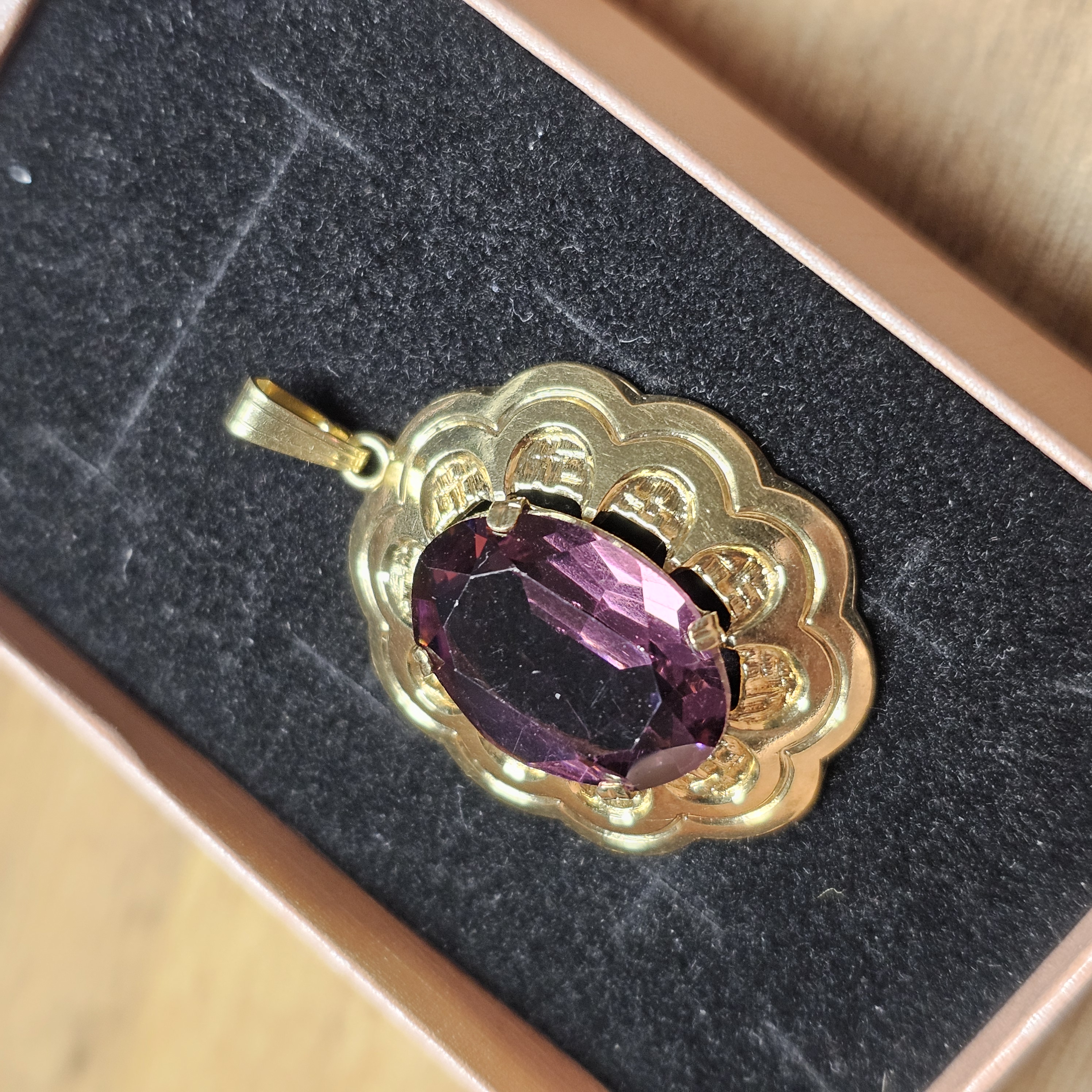 Nostalgischer Anhänger Amerik K & L American Doublé vergoldet Farbstein lila Shabby Vintage elegant ANH101