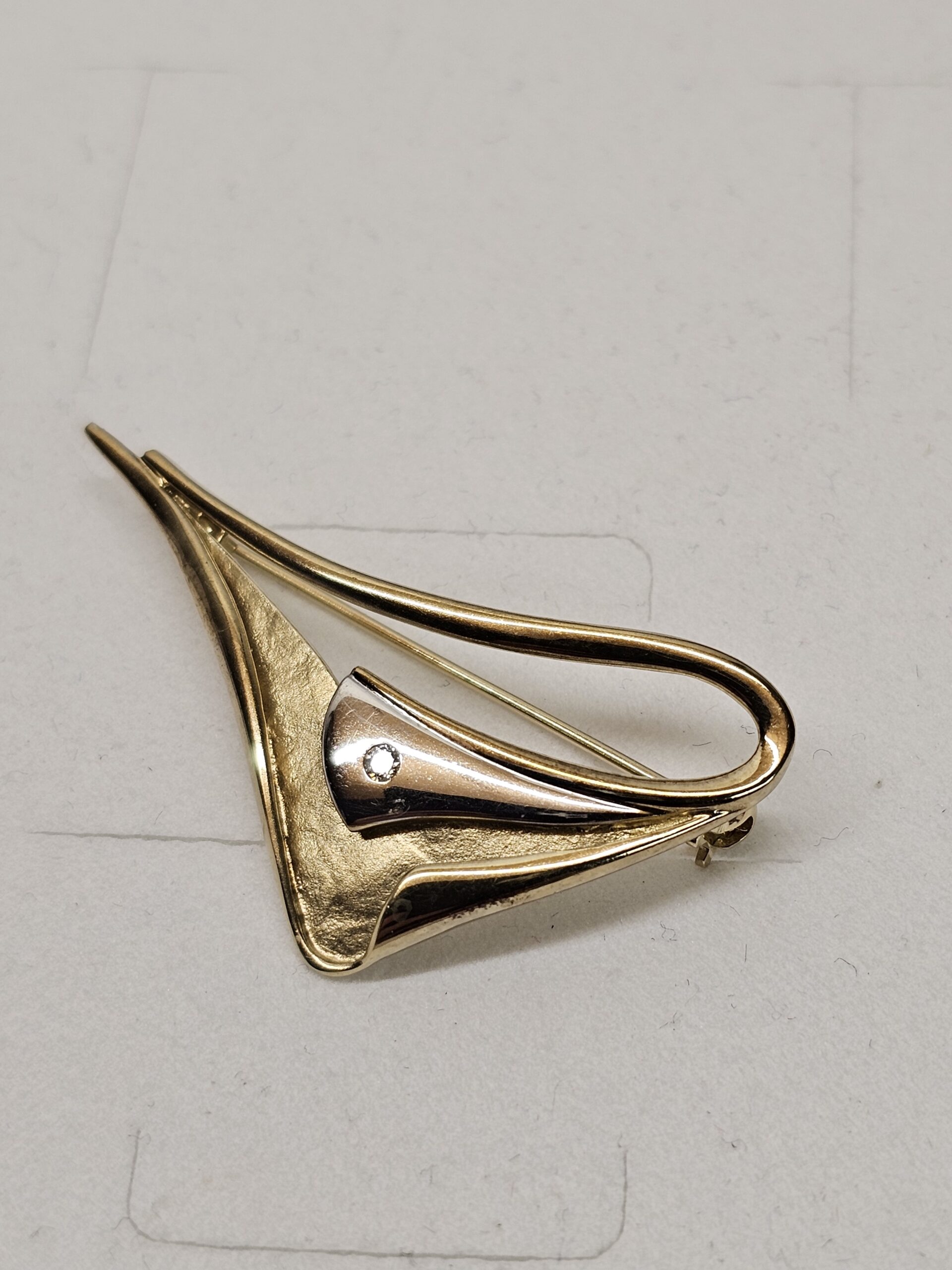 Nostalgische Anstecknadel Brosche Gold 333 Kristallstein klar Design Vintage elegant GB109