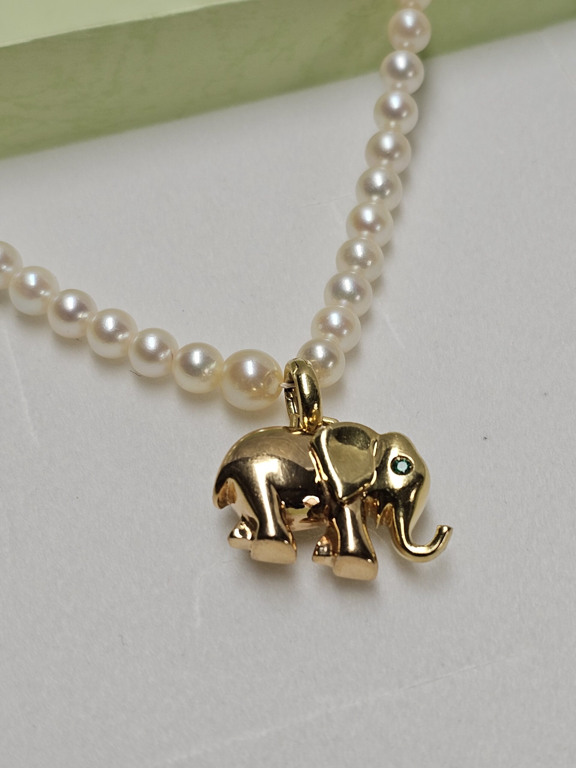 Anhänger Kettenanhänger Anstecknadel Brosche - ohne Kette - Elefant Glücksbringer Gold 750 Smaragd Vintage elegant GAN200