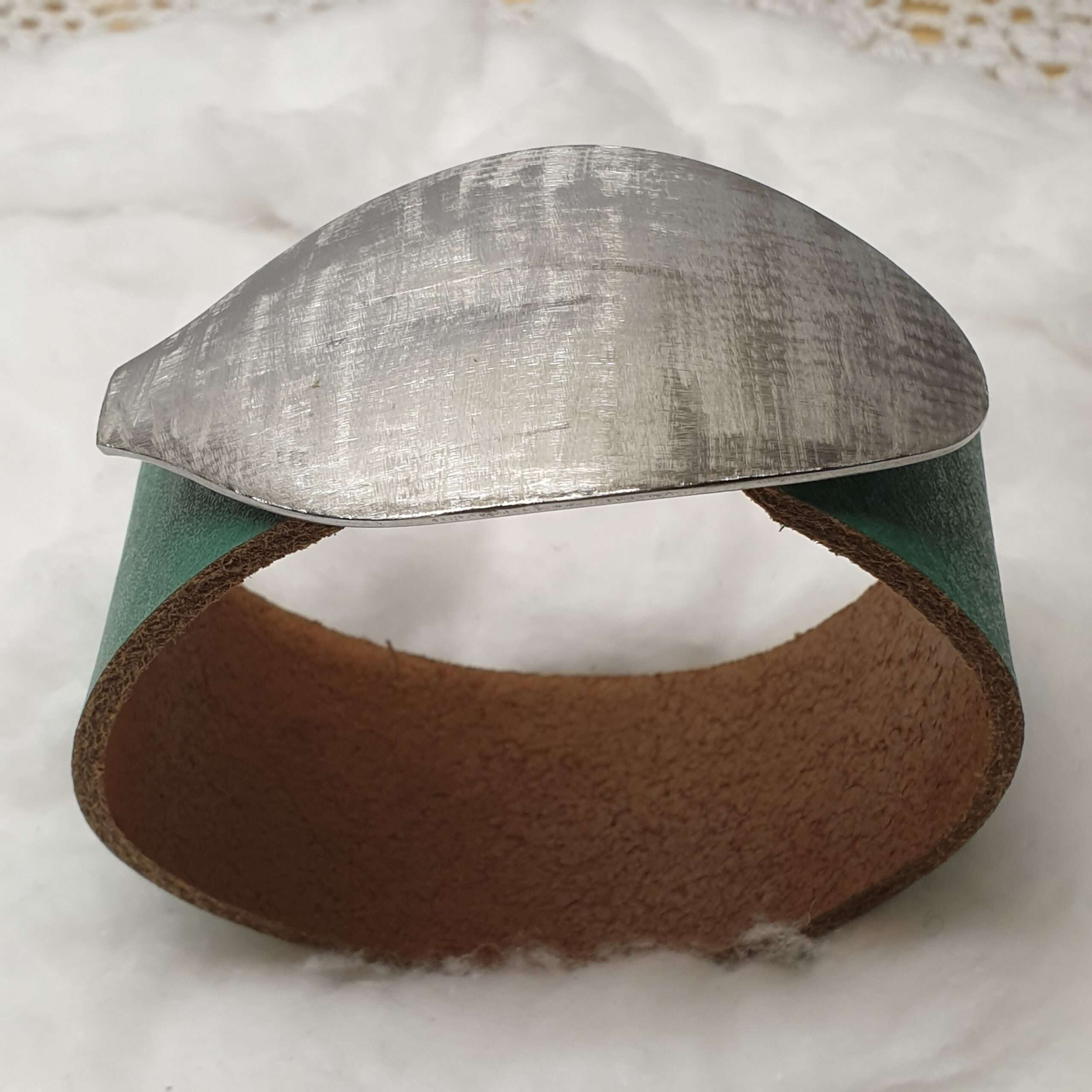 Lederarmband mit schraffierter Silberschnalle BS108