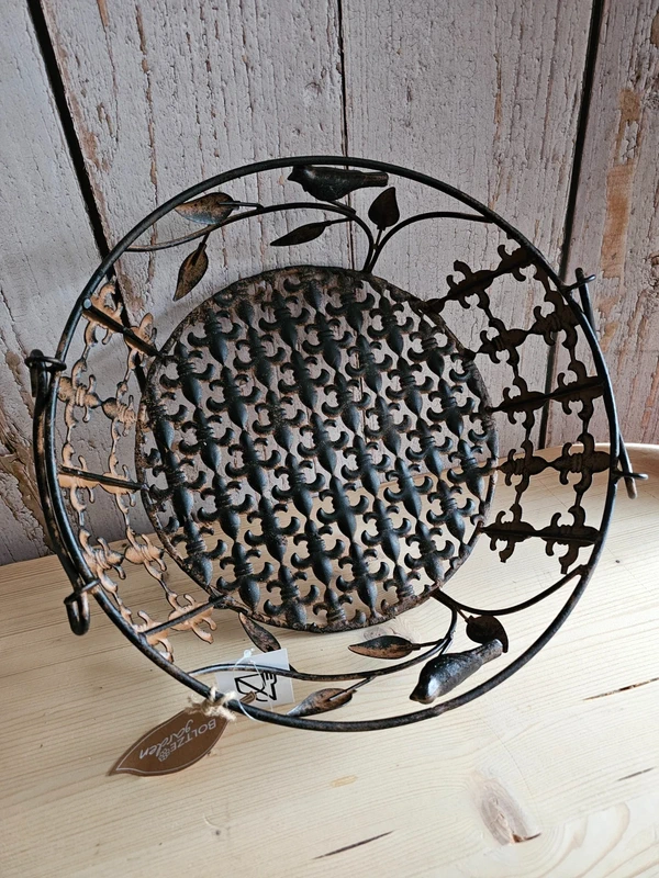 Korb rund Eisen lackiert Braun mit Patina Höhe 11 cm Durchmesser 32 cm