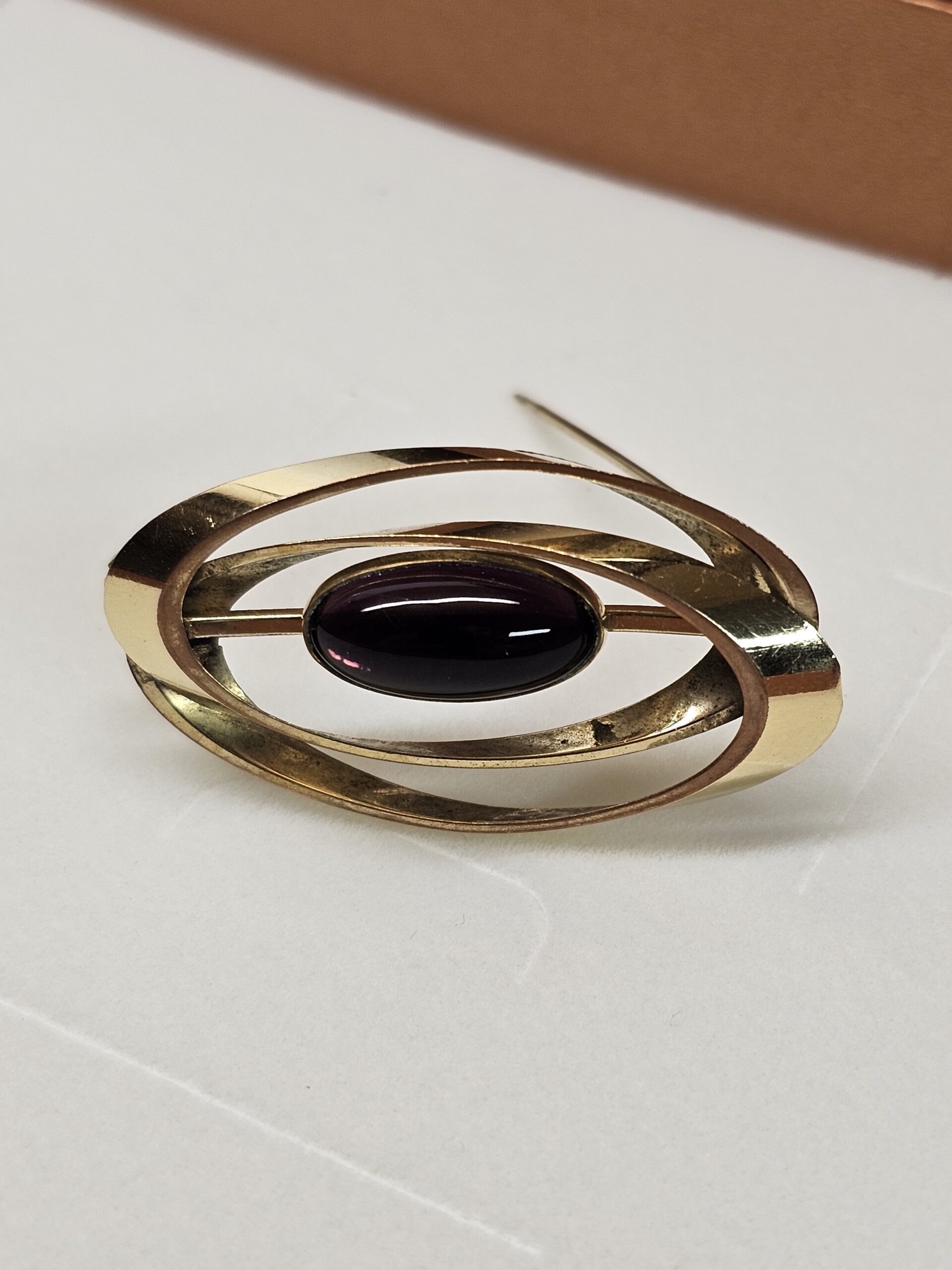 Nostalgische Brosche Anstecknadel Amerik American Doublé vergoldet Turmalin Farbton rot himbeerfarben Shabby Vintage elegant MBR104