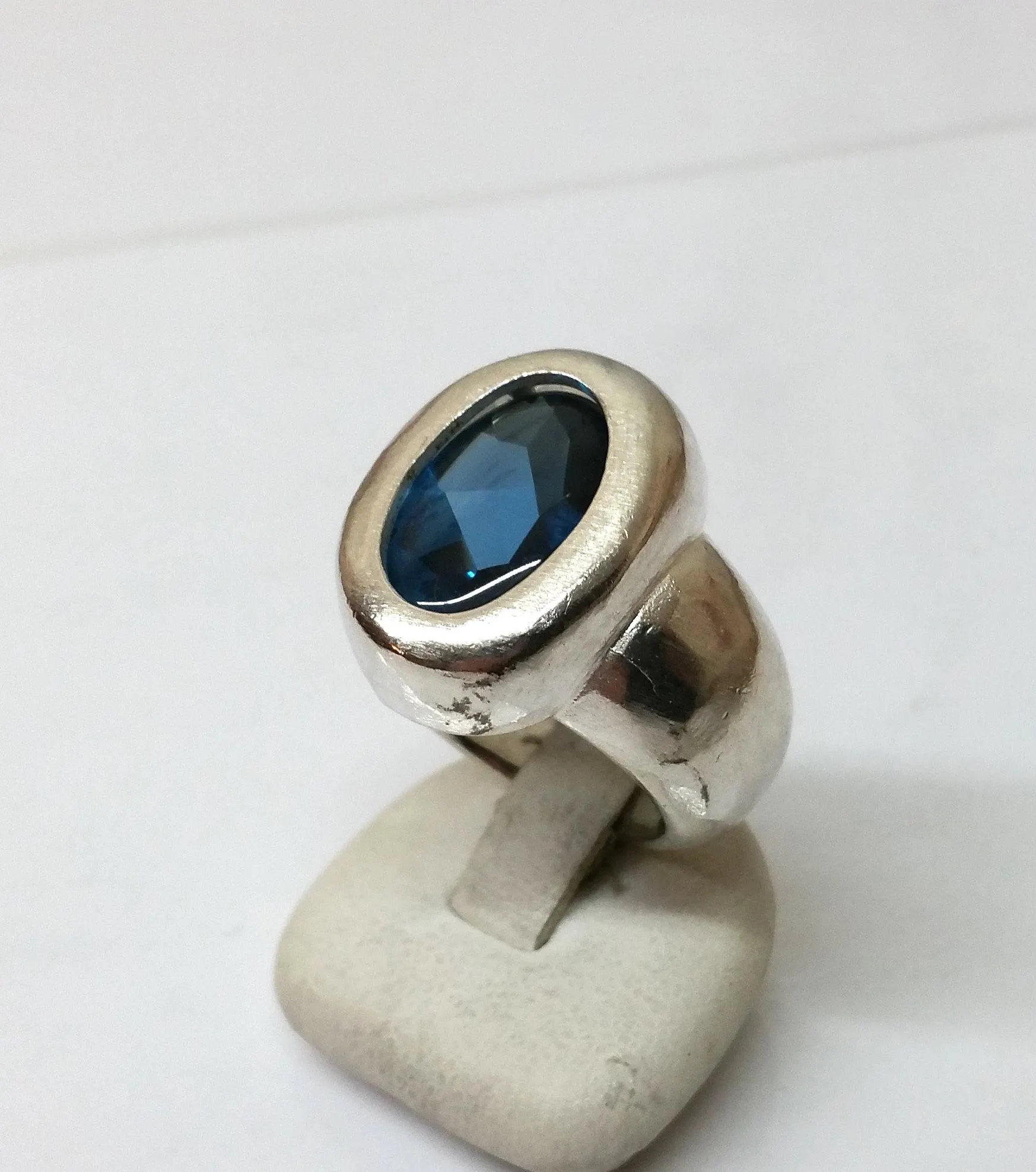 17,2 mm Prachtvoller massiver Designer Ring Mandelkern Silber 925 Blautopas selten SR499