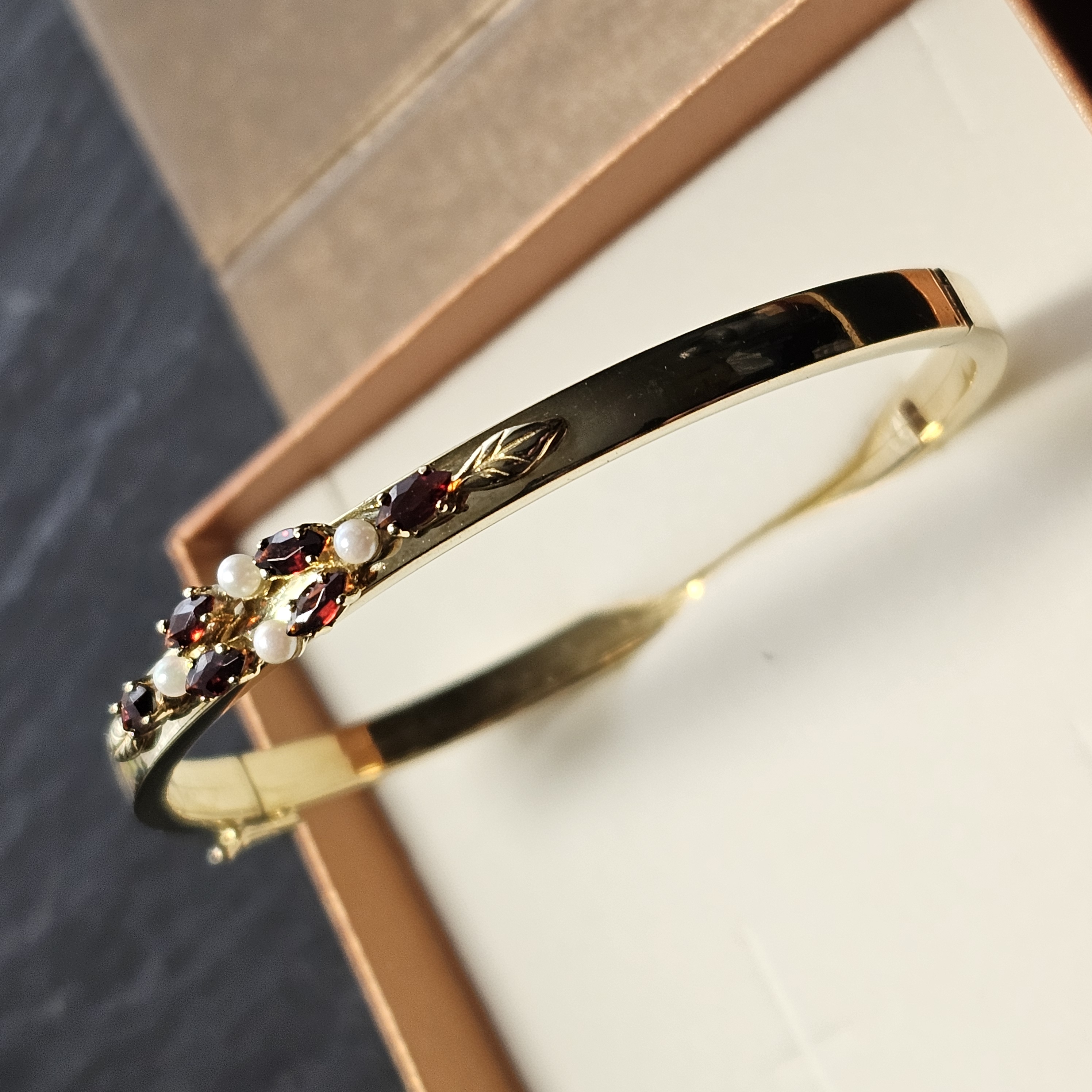 Nostalgischer Armschmuck Armreif Gold 333 Hessonit Granat & Saatperlen Shabby Vintage elegant GA131