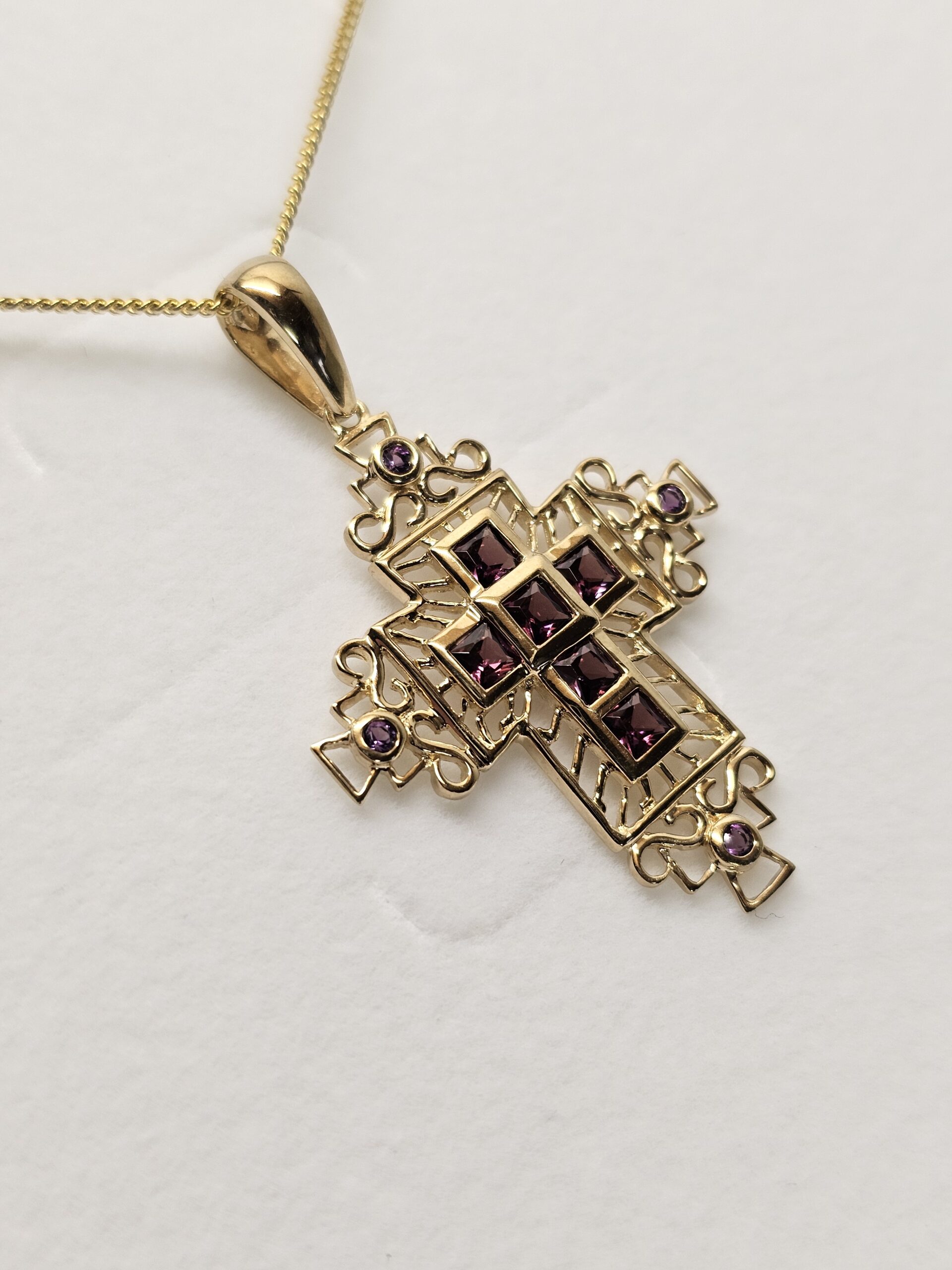 Anhänger Goldanhänger Kreuzanhänger Kreuz China Gold 375 Kristalle lila Design Vintage Nostalgie elegant GAN161