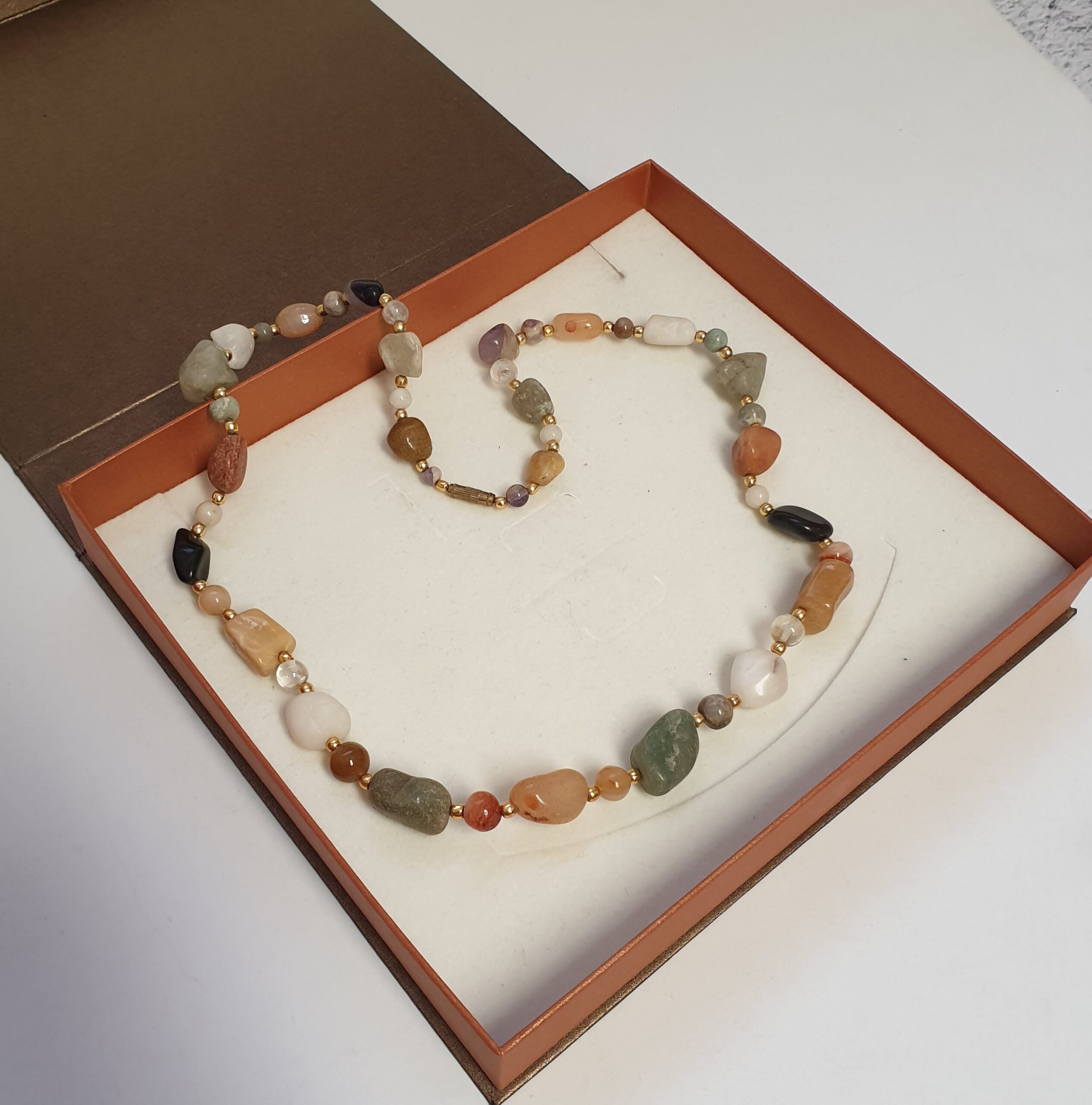 Halskette mit Achat-Edelsteinen L: 60 cm EK109