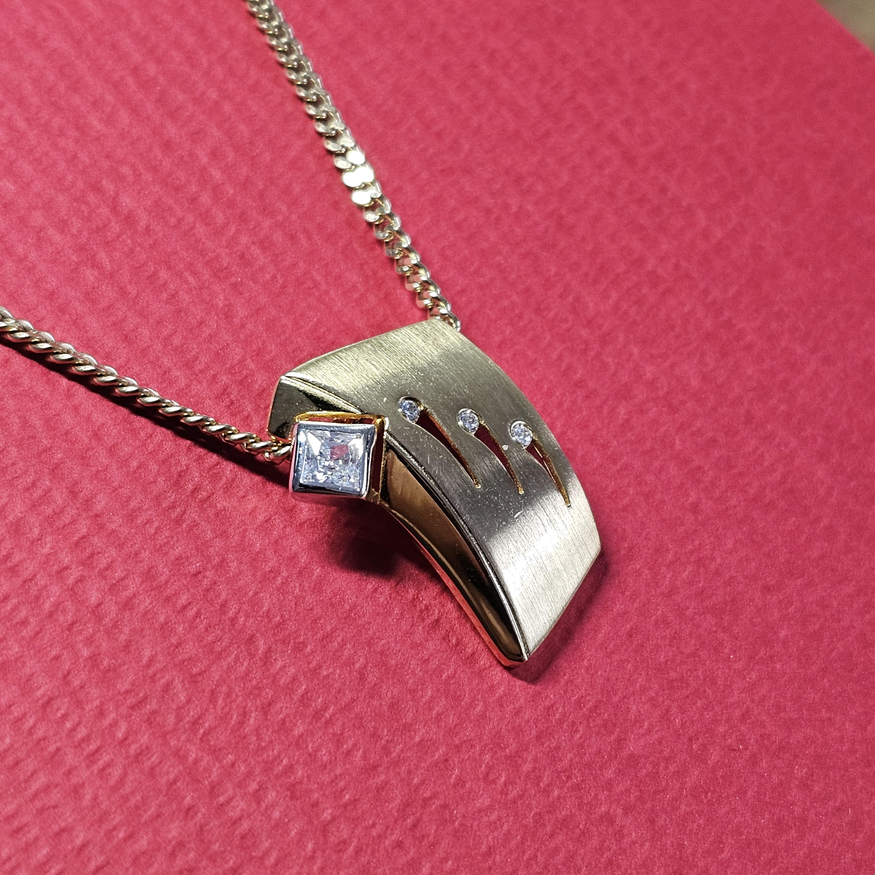 Stylischer Anhänger ohne Kette Gold 333 matt glänzend Kristalle klar durchbrochenes Design Vintage elegant GAN191