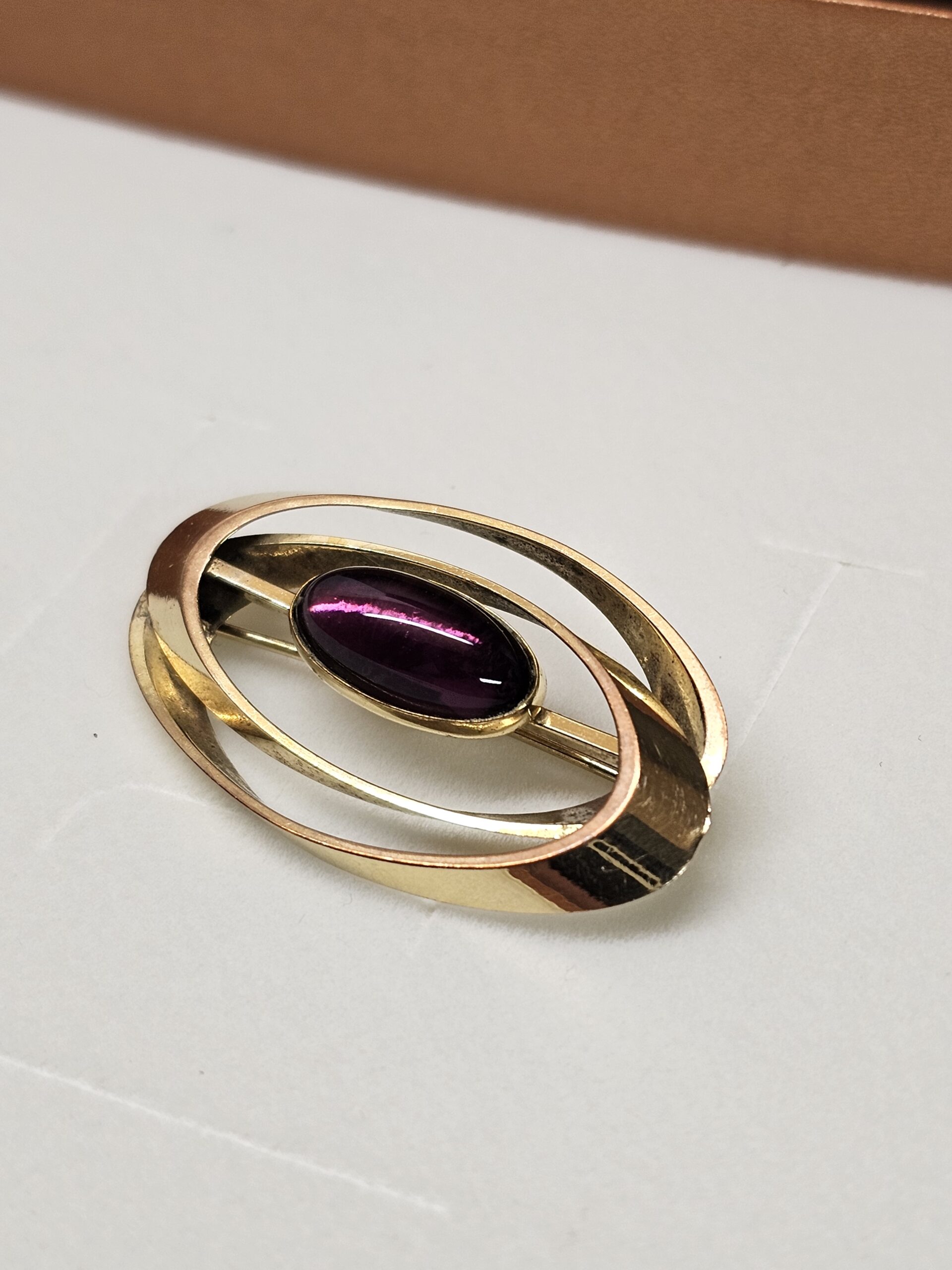 Nostalgische Brosche Anstecknadel Amerik American Doublé vergoldet Turmalin Farbton rot himbeerfarben Shabby Vintage elegant MBR104