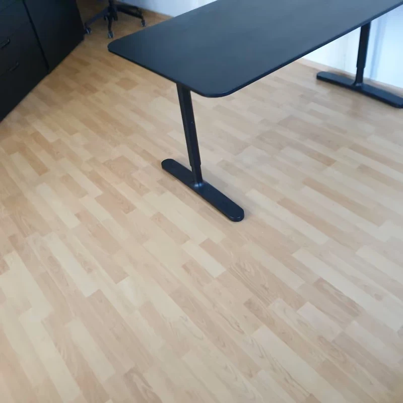 Bekant Schreibtisch schwarz Eschenfurnier/schwarz 160x80 cm