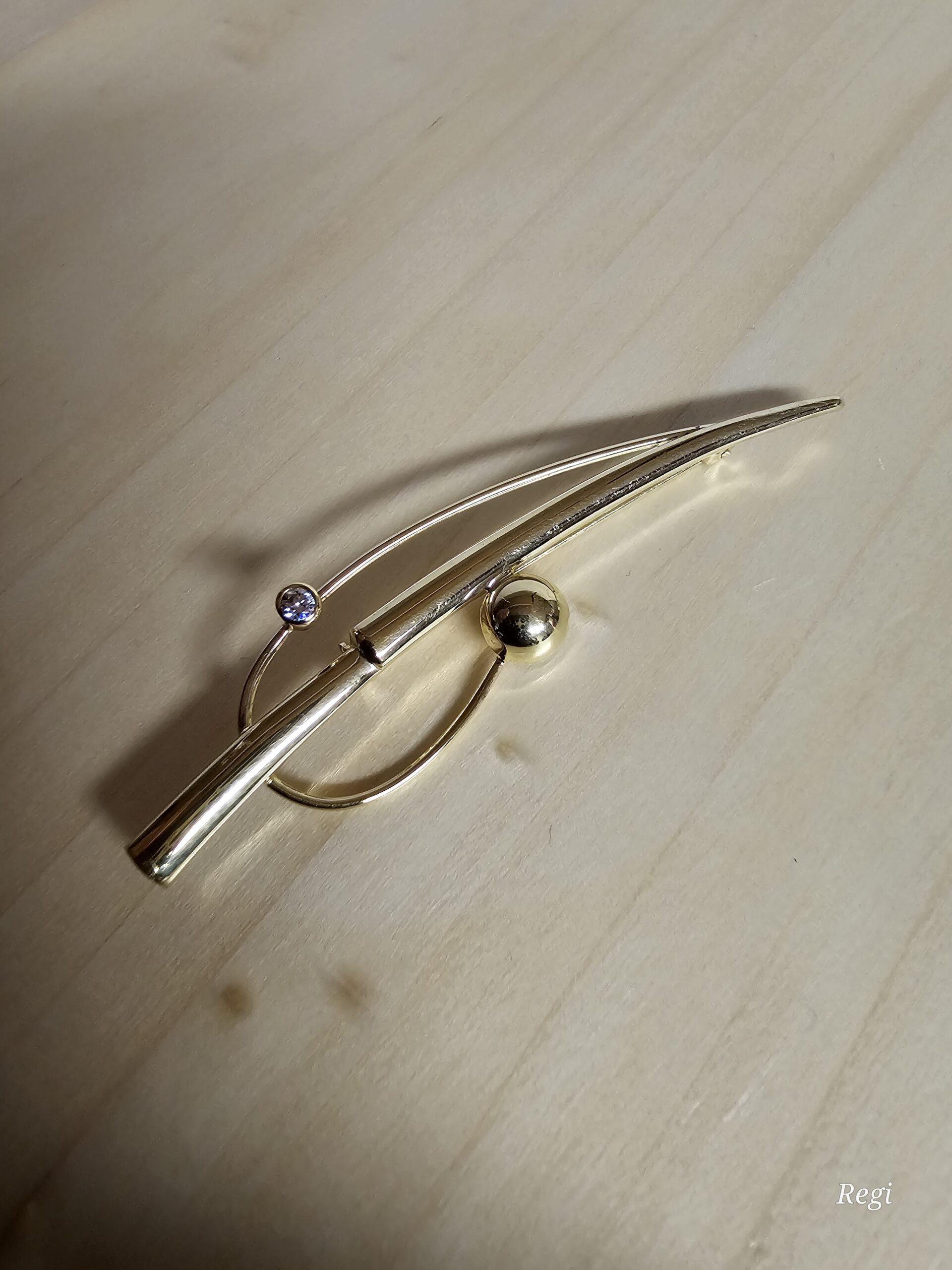 Nostalgische Shabby Vintage Anstecknadel Brosche mit einem kleinen Kristallsteinchen Amerik Doublé vergoldet selten rar MBR106