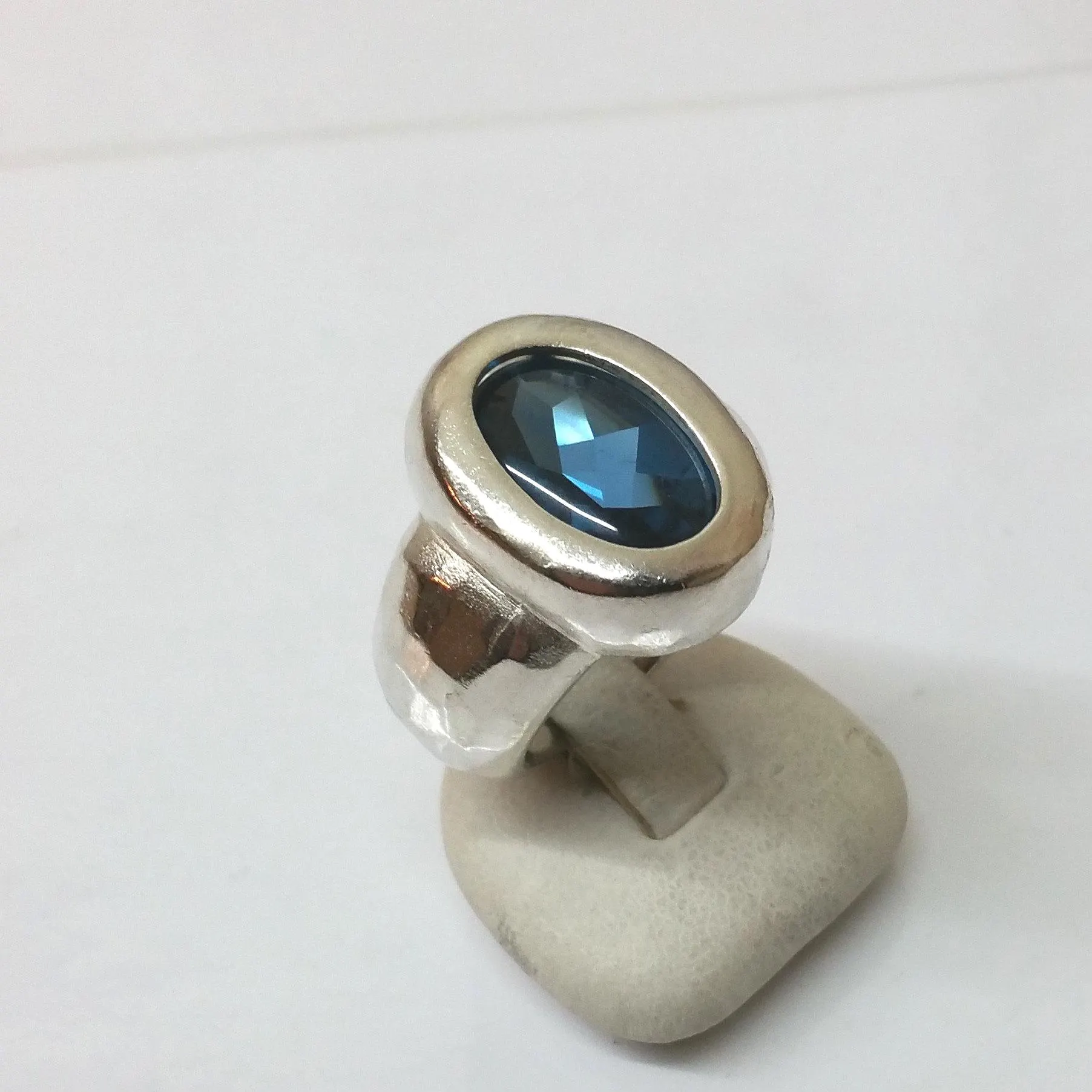 17,2 mm Prachtvoller massiver Designer Ring Mandelkern Silber 925 Blautopas selten SR499