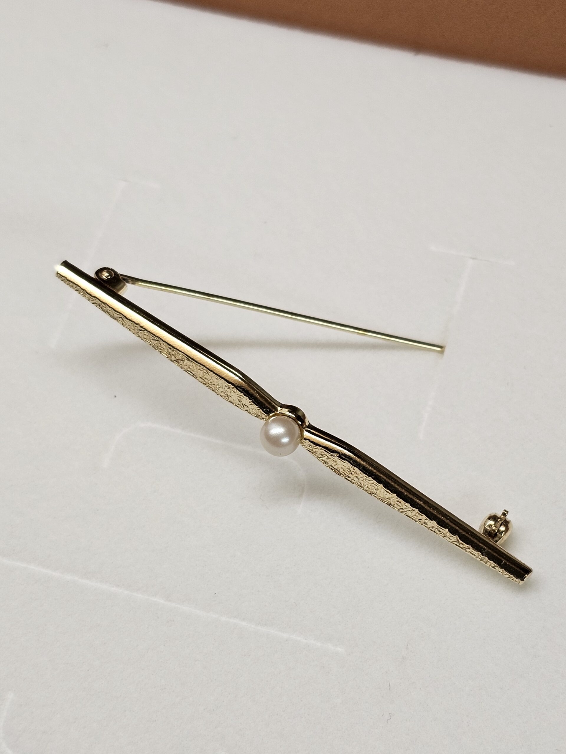 Shabby Vintage Anstecknadel Brosche mit Perle Amerik Doublé vergoldet Nostalgie selten rar MBR105
