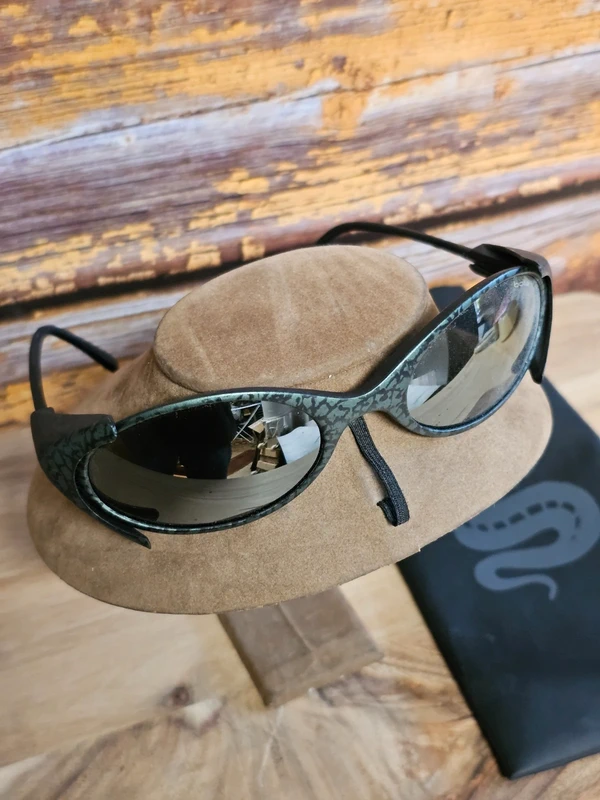 Bolle Aaja, Vintage 90er Silber verspiegelte Gläser Seitenschilde kleine ovale Sonnenbrille Damen