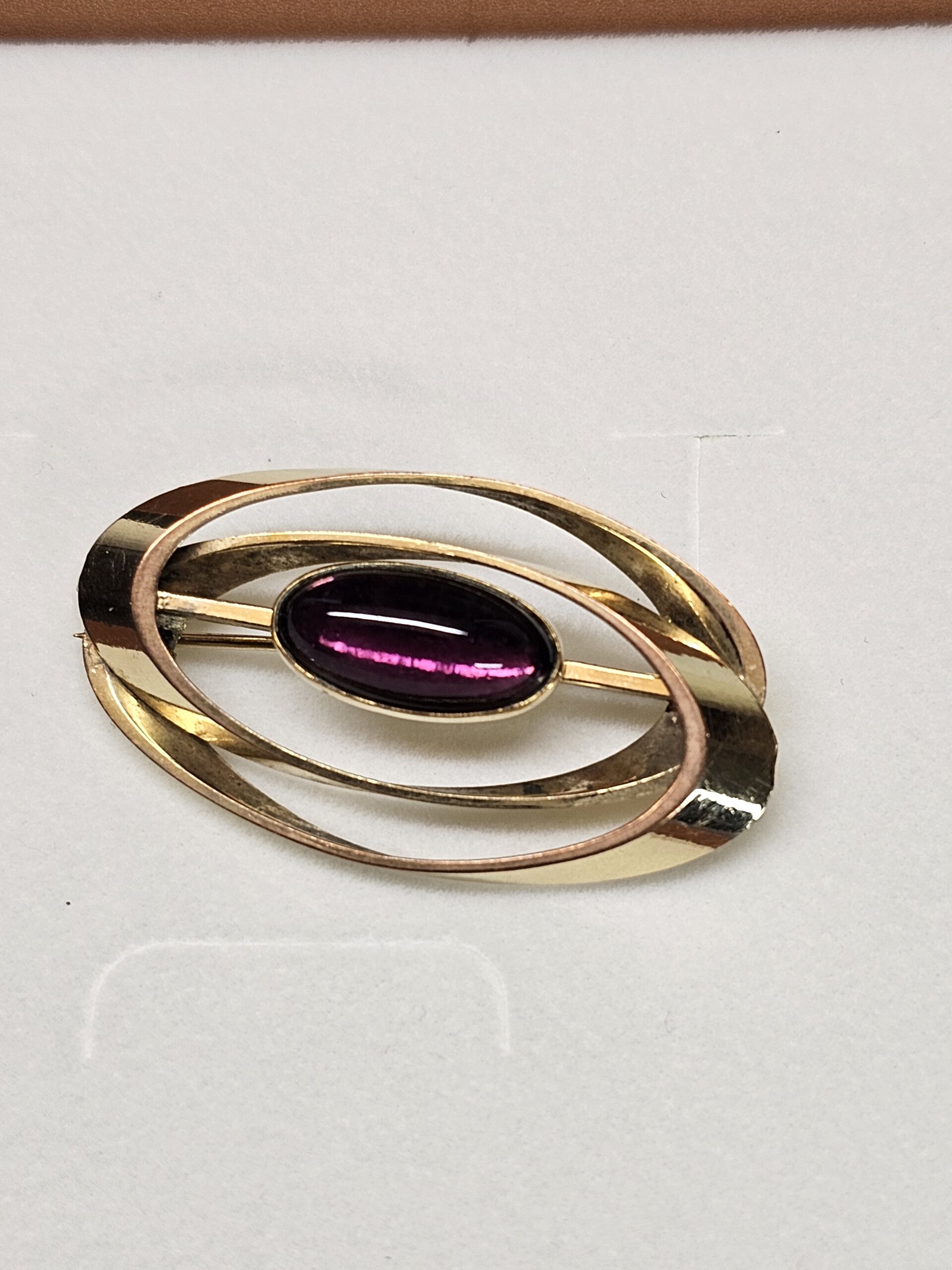 Nostalgische Brosche Anstecknadel Amerik American Doublé vergoldet Turmalin Farbton rot himbeerfarben Shabby Vintage elegant MBR104