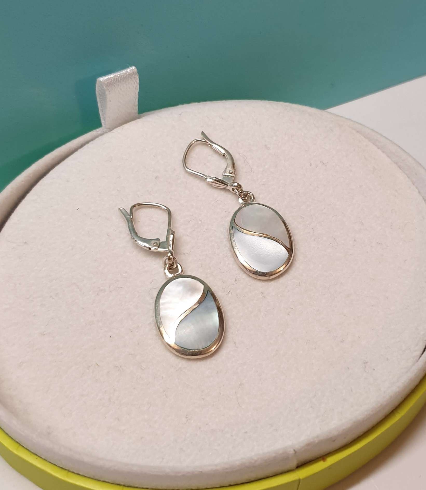 Designer Ohrringe Ohrhänger Silber 925 Perlmutt weiß & hellblau edel Vintage SO308