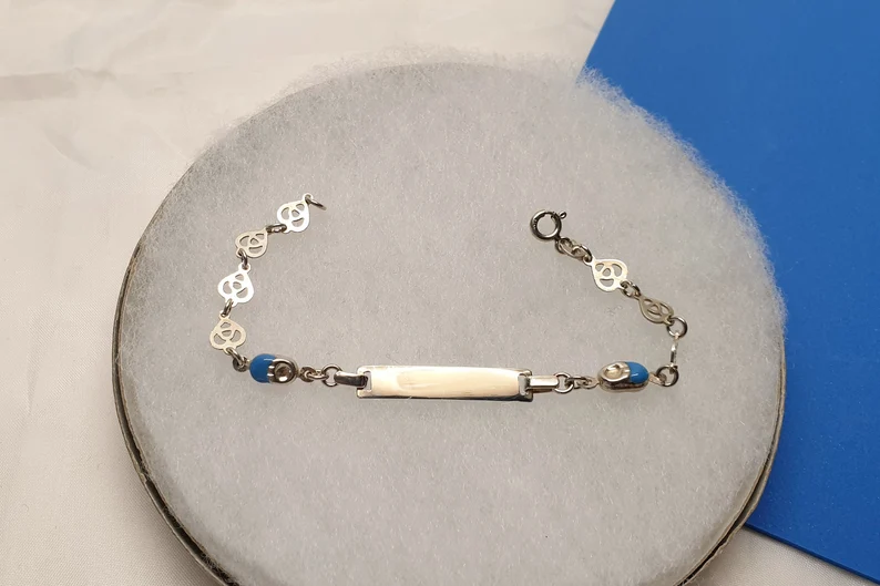 15 cm Kinder Armband Gliederarmband mit Gravurplatte Silber 925 Emaille blau Schuhe Pantoffeln Vintage SA427