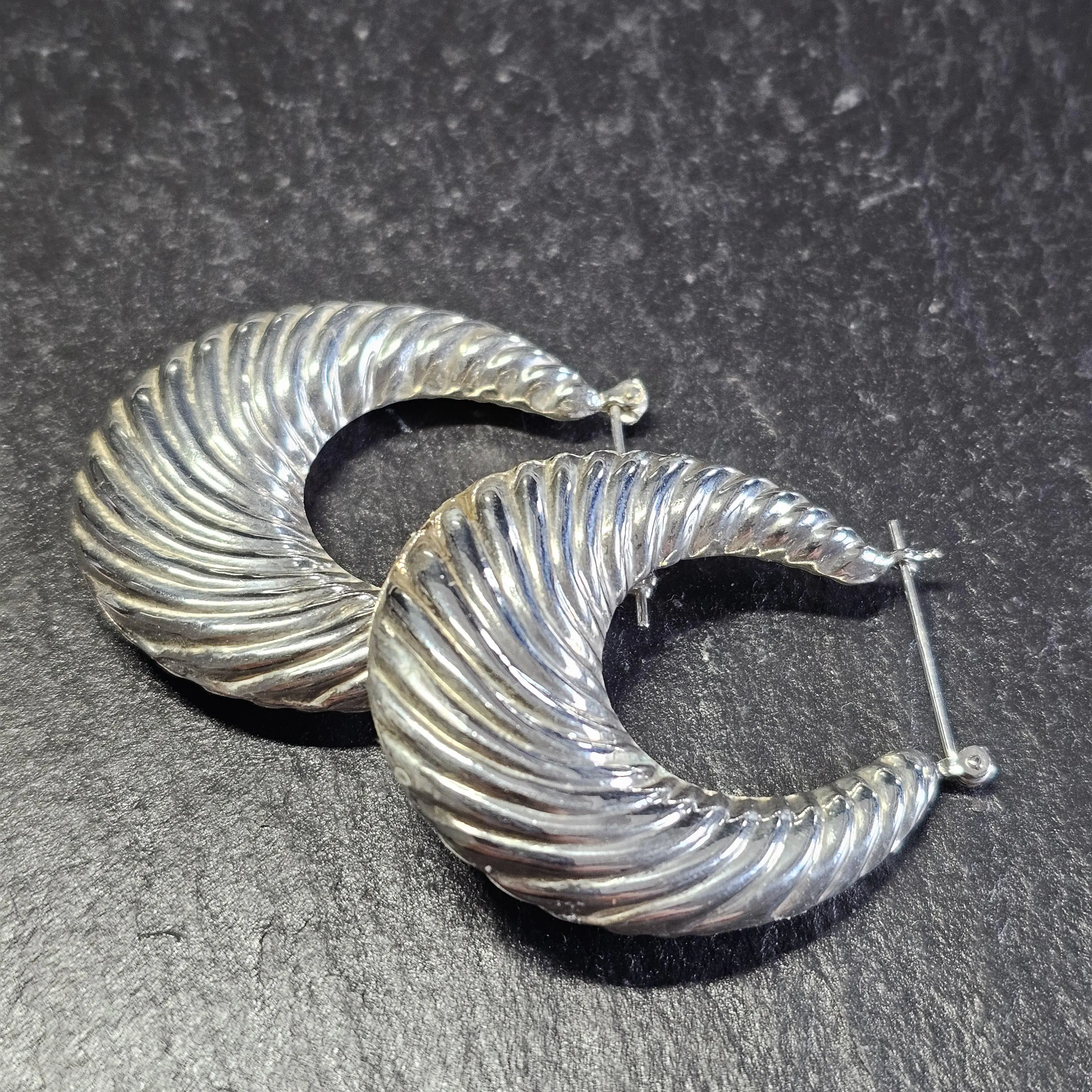 Stylische Creolen Ohrringe groß Silber Design Vintage Eleganz SO490