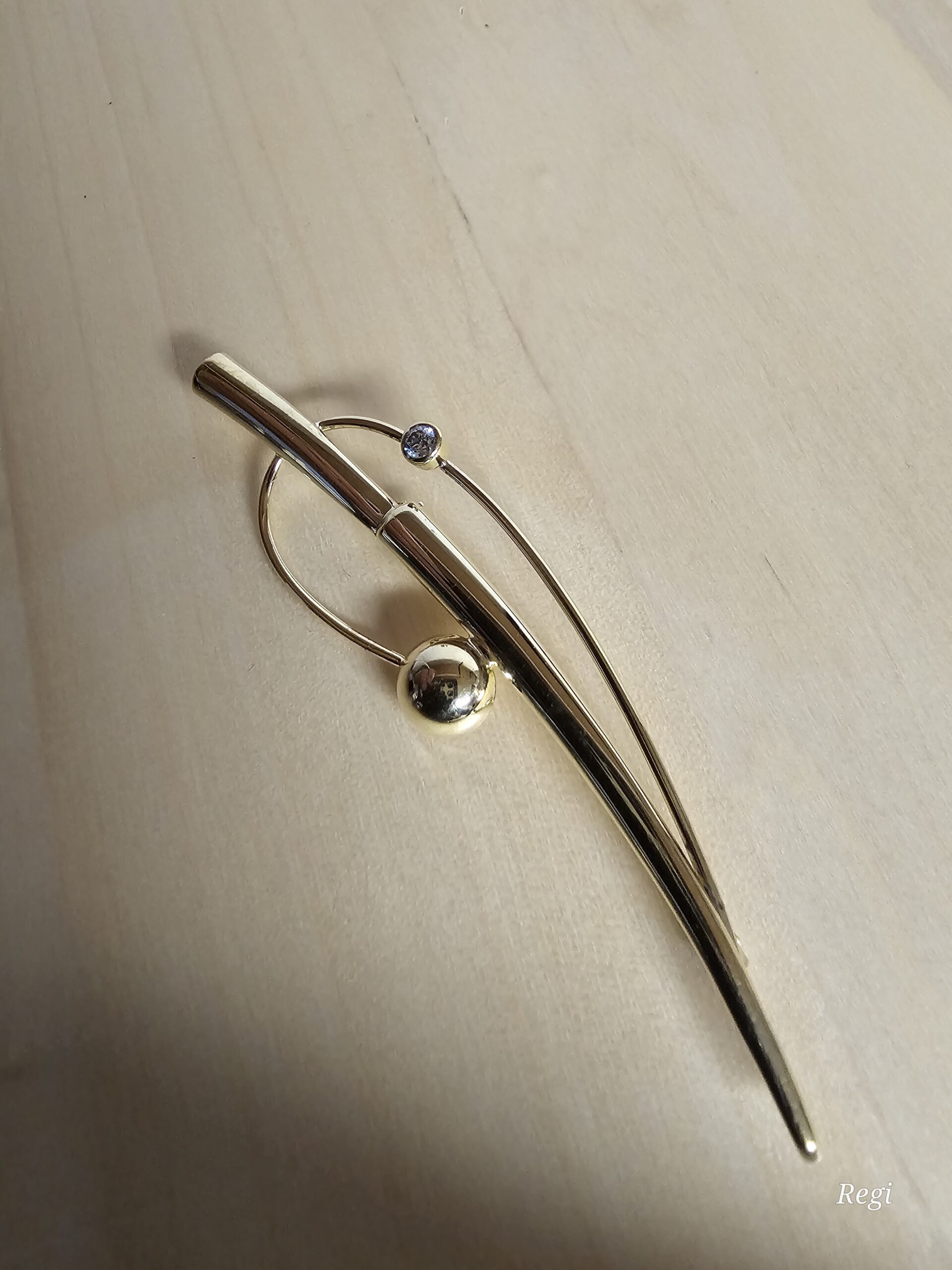 Nostalgische Shabby Vintage Anstecknadel Brosche mit einem kleinen Kristallsteinchen Amerik Doublé vergoldet selten rar MBR106