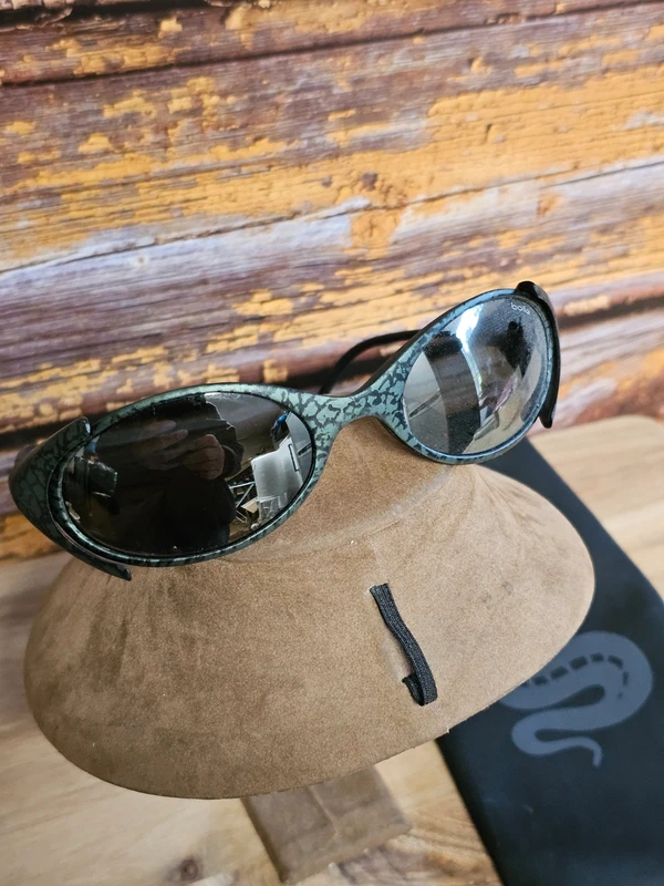 Bolle Aaja, Vintage 90er Silber verspiegelte Gläser Seitenschilde kleine ovale Sonnenbrille Damen