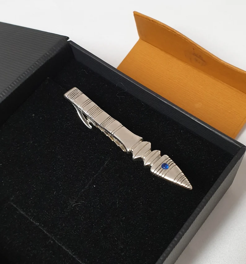 Designer Krawattenklammer Klemme Krawattennadel sonstige Metalle silbern Kristall blau selten rar KN124